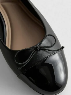 Zapatos de tacón grueso con tira posterior