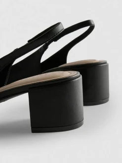 Zapatos de tacón grueso con tira posterior