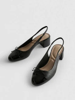 Zapatos de tacón grueso con tira posterior