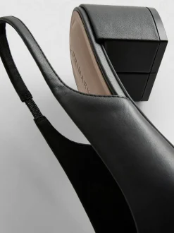 Zapatos de tacón grueso con tira posterior