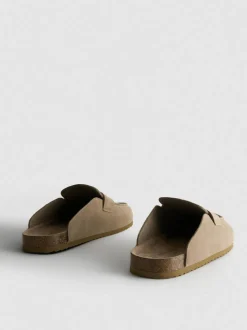 Zuecos tipo mocasín