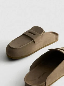 Zuecos tipo mocasín