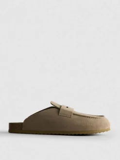 Zuecos tipo mocasín