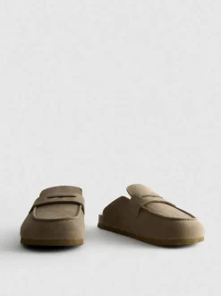 Zuecos tipo mocasín